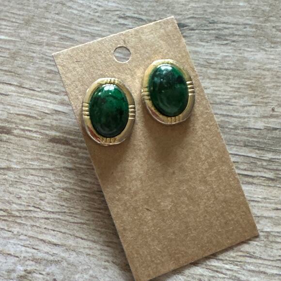 BOGO FREE GREEN STONE STUD EARRINGS - Picture 4 of 5